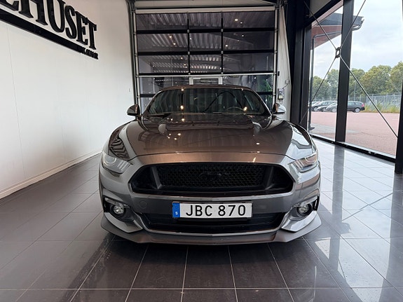 Ford Mustang 3 of 12