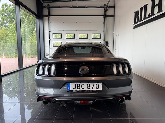 Ford Mustang 5 of 12