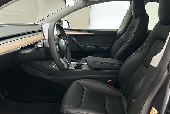 Tesla Model Y 3 of 3