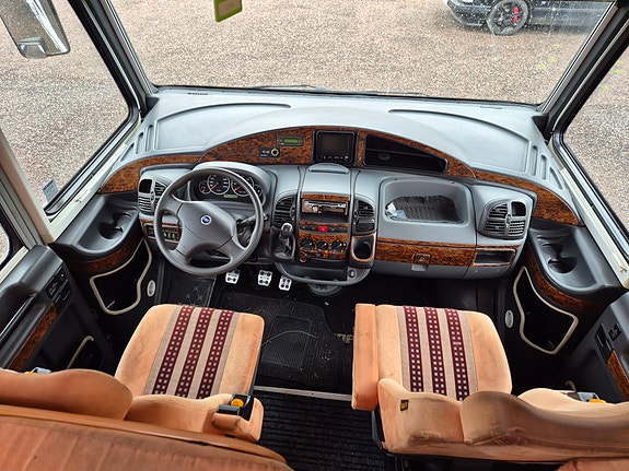 Eura Mobil I810 3 of 8