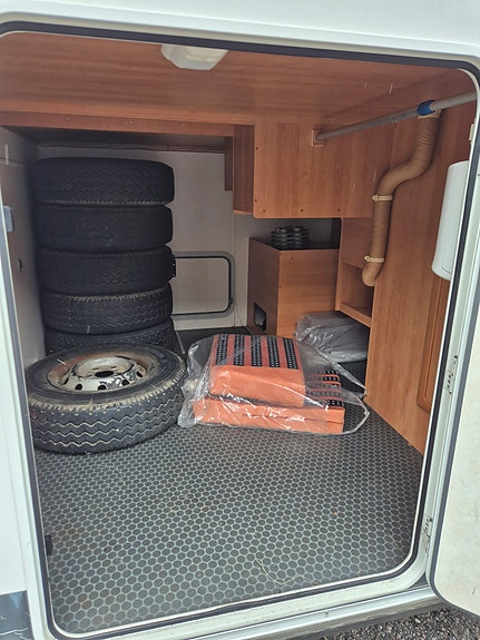 Eura Mobil I810 4 of 8