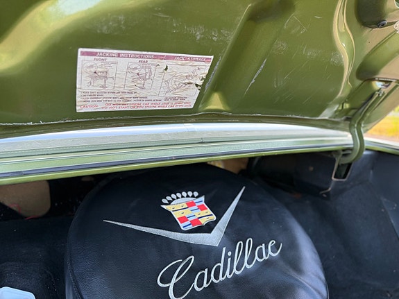 Cadillac Deville 13 of 17