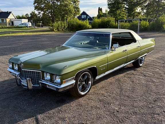 Cadillac Deville 4 of 17
