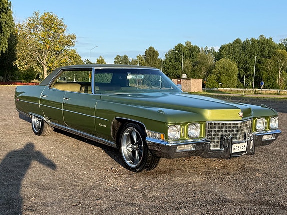 Cadillac Deville 6 of 17