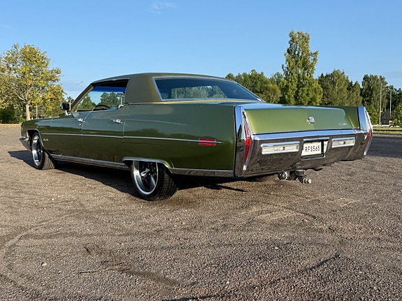 Cadillac Deville 2 of 17
