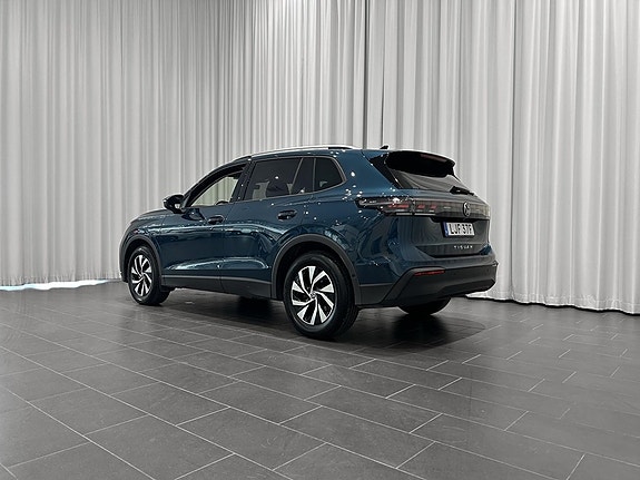 Volkswagen Tiguan 3 of 15