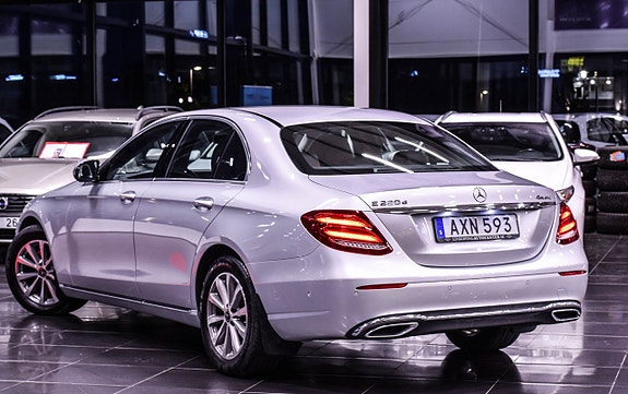 Mercedes-Benz E220 d 2 of 22