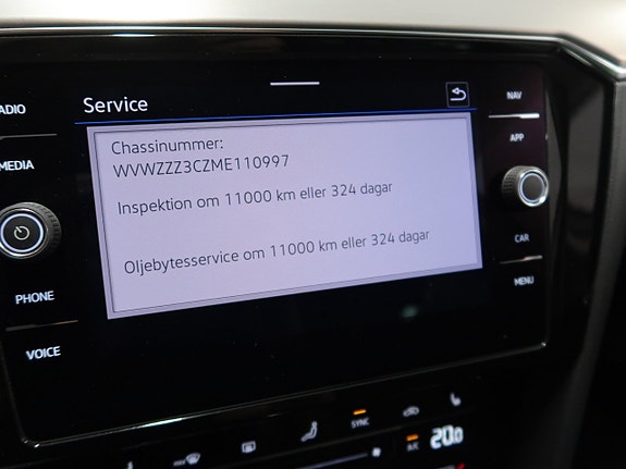 Volkswagen Passat 26 of 30
