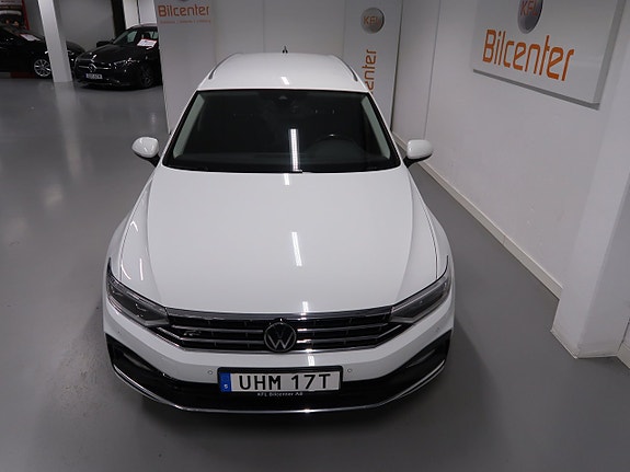 Volkswagen Passat 10 of 30