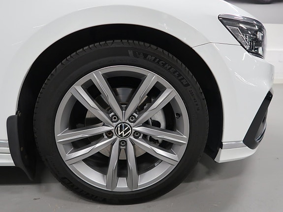Volkswagen Passat 11 of 30