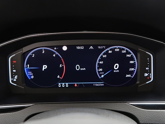 Volkswagen Passat 19 of 30