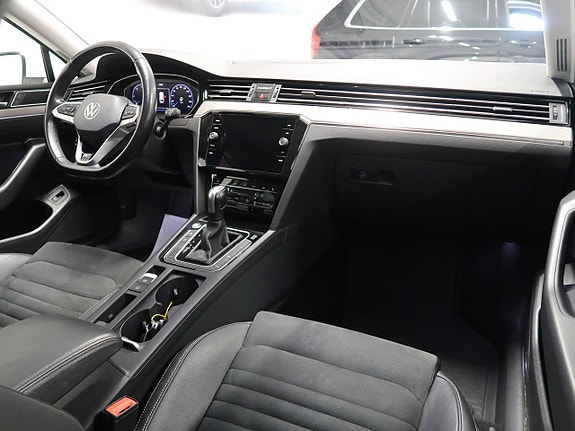 Volkswagen Passat 17 of 30