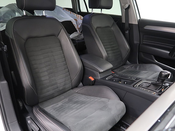 Volkswagen Passat 18 of 30