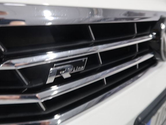 Volkswagen Passat 13 of 30