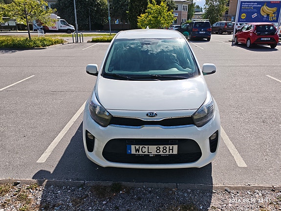 Kia Picanto 2 of 11