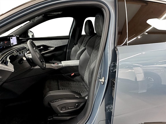 Peugeot e-3008 9 of 14