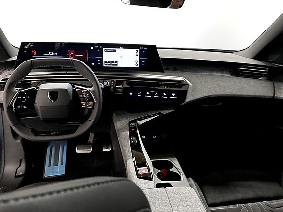 Peugeot e-3008 3 of 14