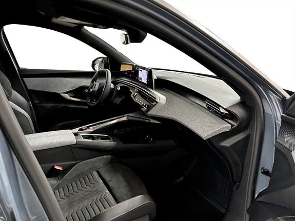 Peugeot e-3008 14 of 14