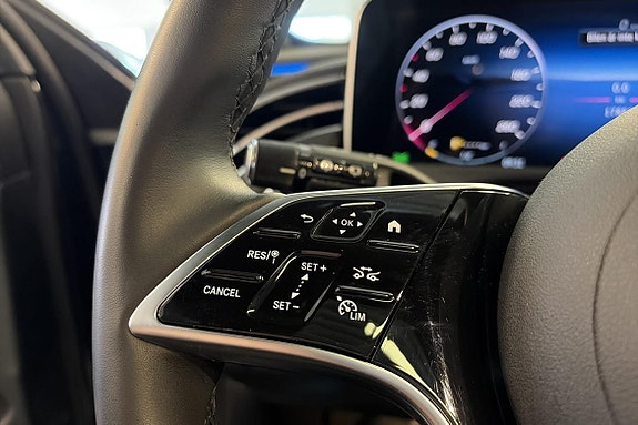 Mercedes-Benz E300 de 14 of 22