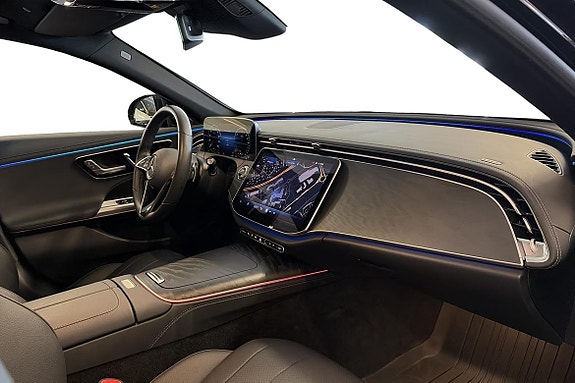 Mercedes-Benz E300 de 18 of 22