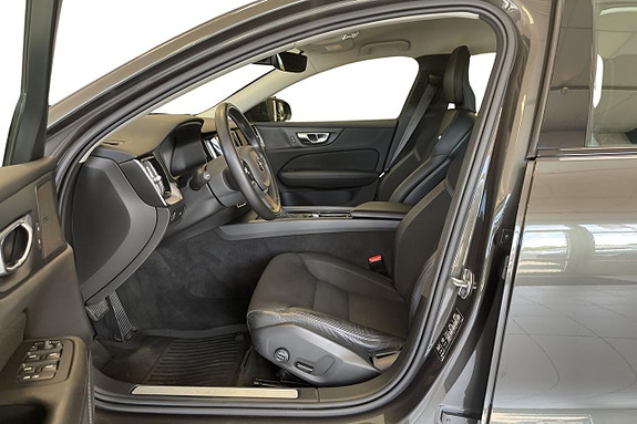 Volvo V60 Cross Country 14 of 28