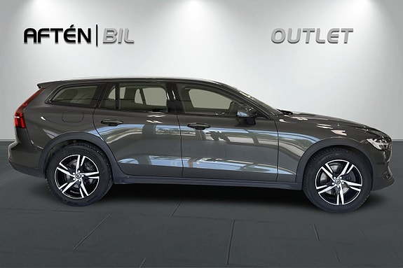 Volvo V60 Cross Country 6 of 28