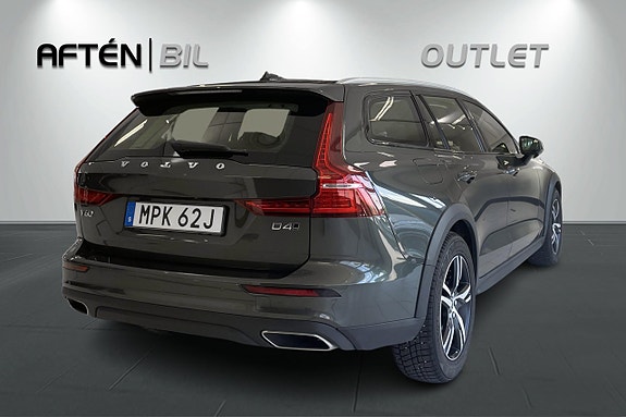 Volvo V60 Cross Country 7 of 28