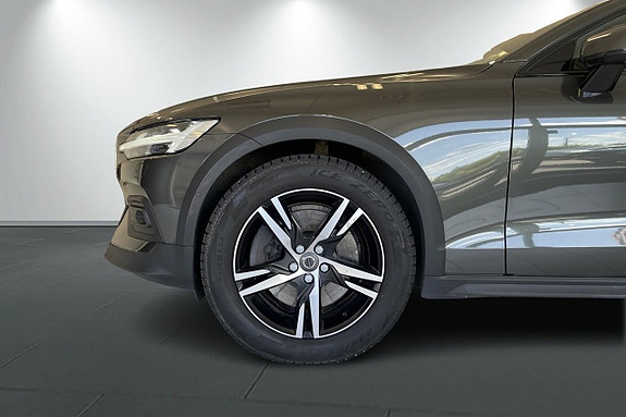 Volvo V60 Cross Country 11 of 28