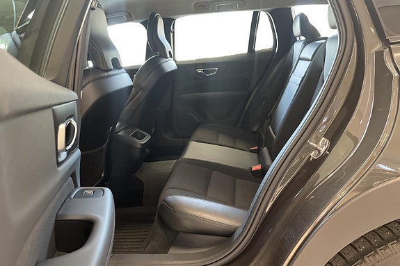 Volvo V60 Cross Country 15 of 28