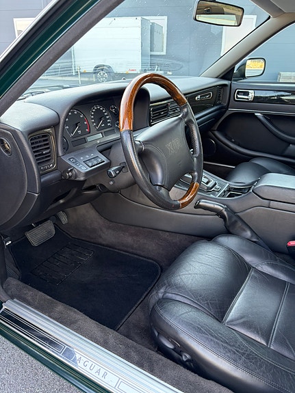 Jaguar XJR 5 of 10