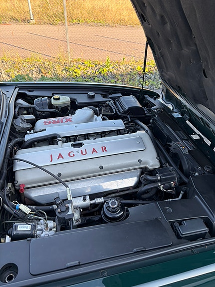 Jaguar XJR 9 of 10