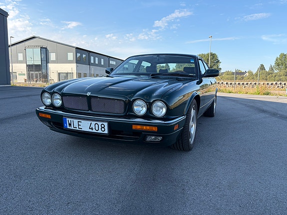 Jaguar XJR 2 of 10
