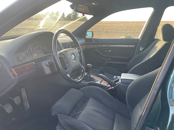 BMW 523i 8 of 9