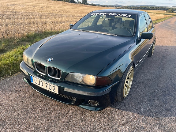 BMW 523i 3 of 9