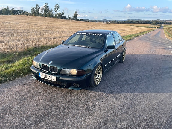 BMW 523i 2 of 9