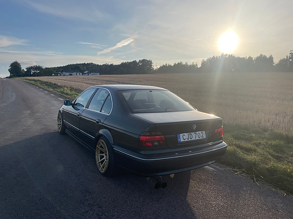 BMW 523i 6 of 9