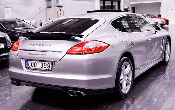 Porsche Panamera Turbo 9 of 30