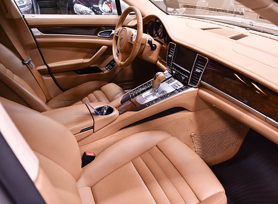 Porsche Panamera Turbo 25 of 30