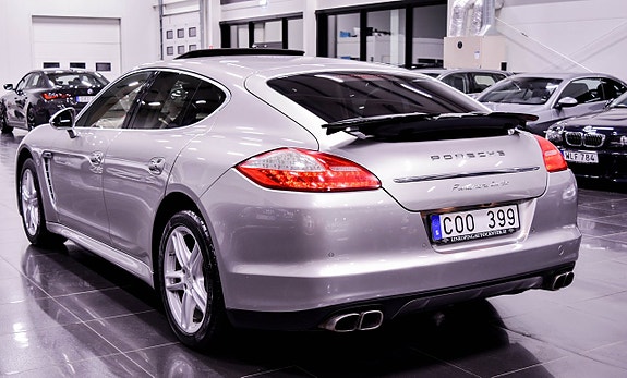 Porsche Panamera Turbo 11 of 30