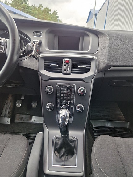 Volvo V40 10 of 16