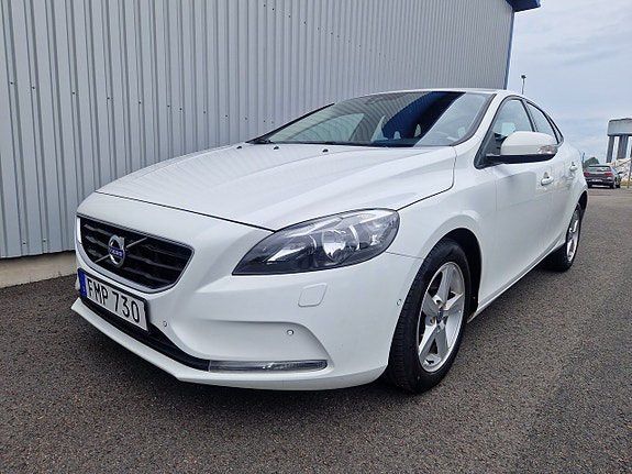 Volvo V40 4 of 16