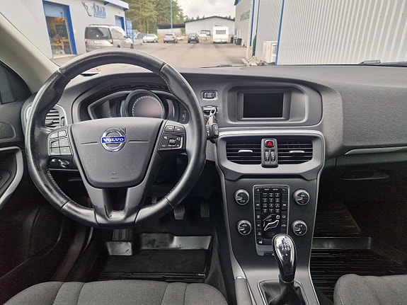 Volvo V40 9 of 16