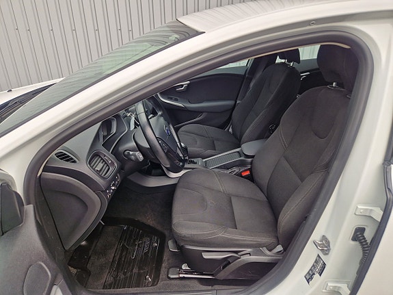 Volvo V40 7 of 16