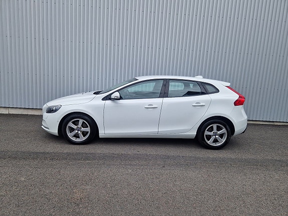 Volvo V40 6 of 16