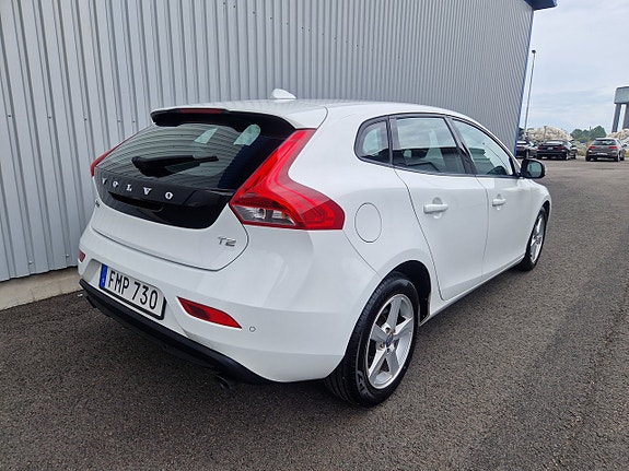 Volvo V40 3 of 16
