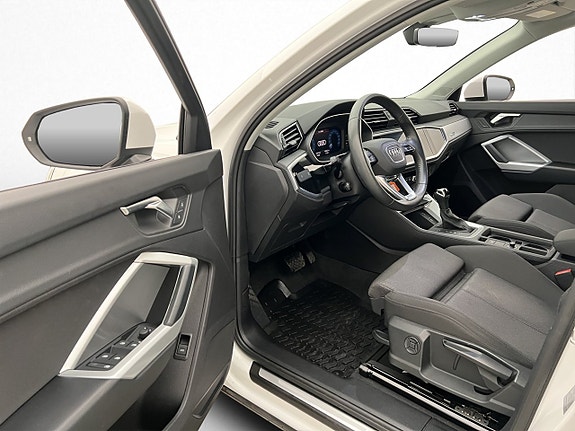 Audi Q3 8 of 24