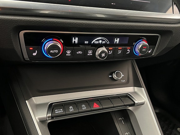 Audi Q3 14 of 24