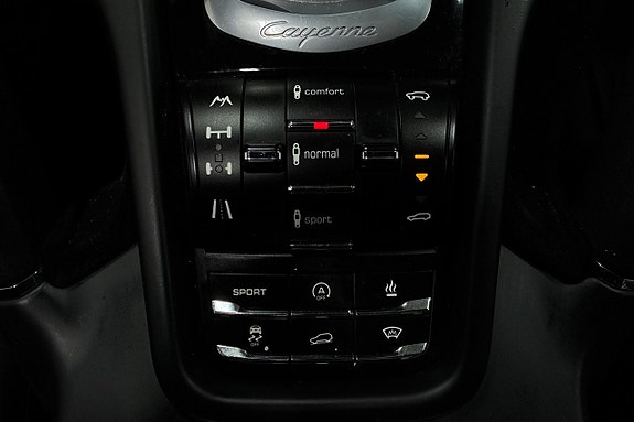 Porsche Cayenne Turbo 26 of 30