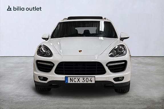 Porsche Cayenne Turbo 3 of 30