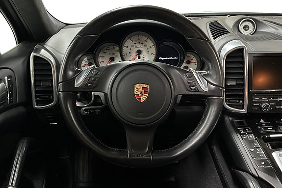 Porsche Cayenne Turbo 16 of 30